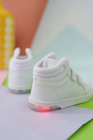Işıklı Beyaz Bebe Spor Bot