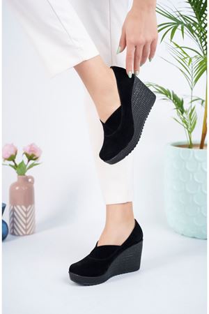 Dolgu Taban Çapraz Model Siyah Süet Ayakkabı