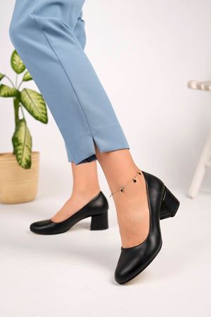 Alçak Topuk Yuvarlak Kalıp Siyah Cilt Stiletto