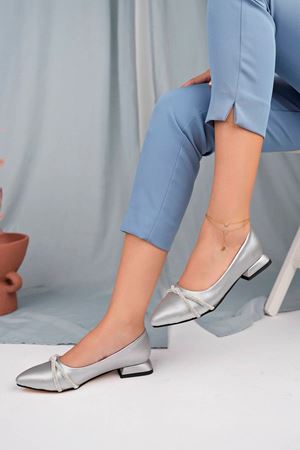 Alçak Topuk Sivri Kalıp  Gümüş Kadın Ayakkabı