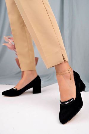 Sivri Kalıp Önü Taşlı Siyah Süet Kadın Ayakkabı