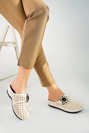 Ortopedik Taban Burnu Kapalı Çiçekli Beyaz Kadın Terlik