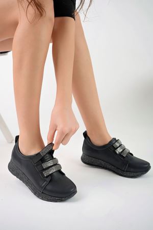 Simli Taban Taşlı Siyah Ayakkabı