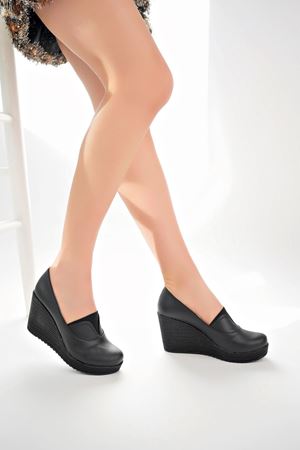 Dolgu Taban Lastikli Siyah Cilt Ayakkabı
