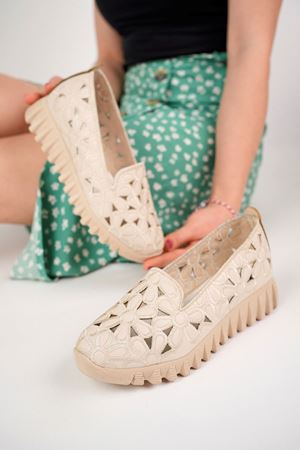 Çiçek Lazerli Ten Ayakkabı