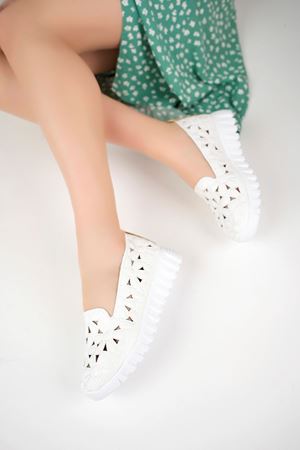 Çiçek Lazerli Beyaz Ayakkabı