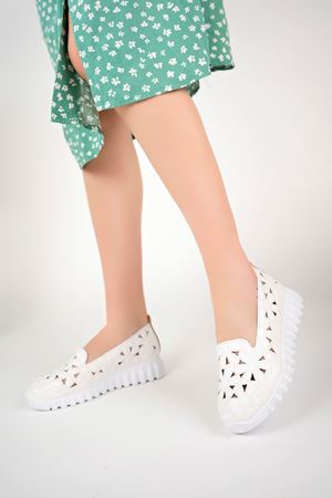 Çiçek Lazerli Beyaz Ayakkabı