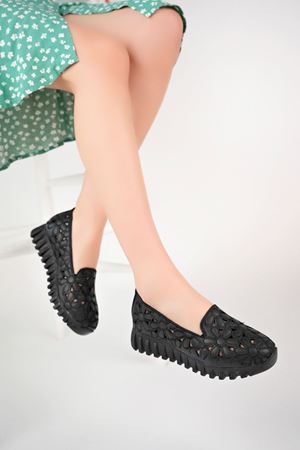 Çiçek Lazerli Siyah Ayakkabı