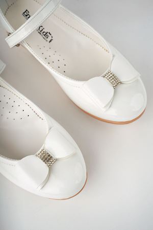 Fiyonklu Beyaz Kız Çocuk Babet