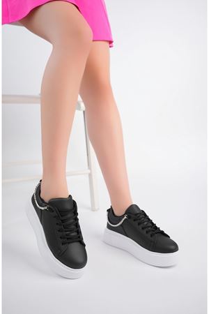 Dolgu Topuk Siyah Tabanı Beyaz Kadın Ayakkabı