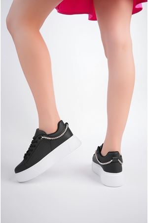 Dolgu Topuk Siyah Tabanı Beyaz Kadın Ayakkabı