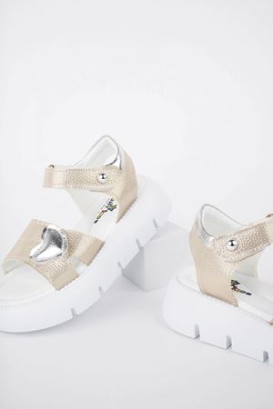 Kalpli Altın Kız Çocuk Sandalet