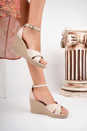 Dolgu Topuk Çapraz Bant Krem Cilt Ayakkabı