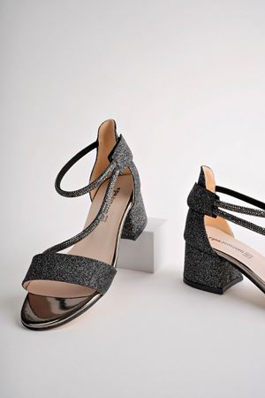 Topuklu Biyesi Taşlı Platin Kız Çocuk Ayakkabı