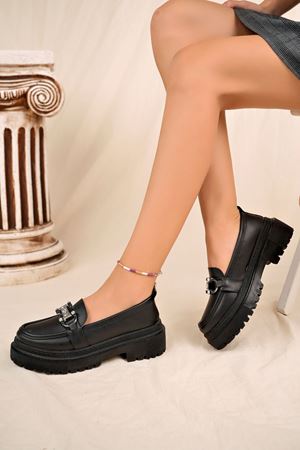 Önü Tokalı Siyah Cilt Kadın Ayakkabı