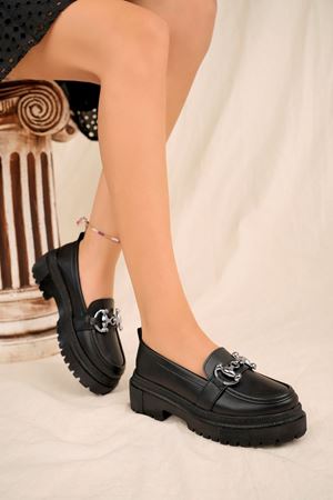 Önü Tokalı Siyah Cilt Kadın Ayakkabı