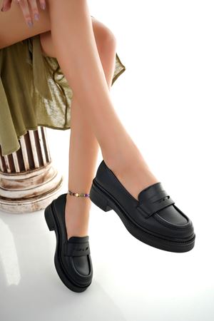 Dolgu Topuk Siyah Cilt Kadın Ayakkabı