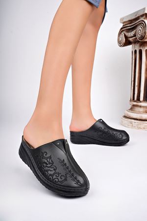 Ortapedik Ped Burnu Kapalı Nakışlı Terlik