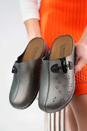 Ortopedik Ped Burnu Kapalı Platin Terlik