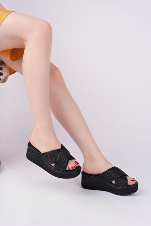 Dolgu Topuk Çapraz Bant Siyah Hasır Terlik